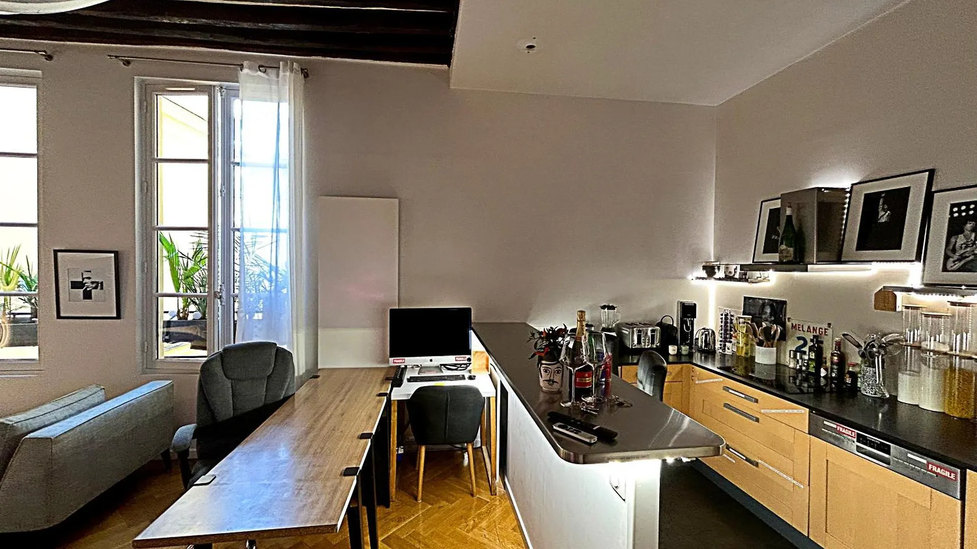 Fantastique Et Incroyable Appartement Le Marais Paris Frankrike